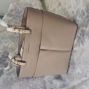 #139 - Michael Kors Bedford Medium Top Zip Pocket Tote.